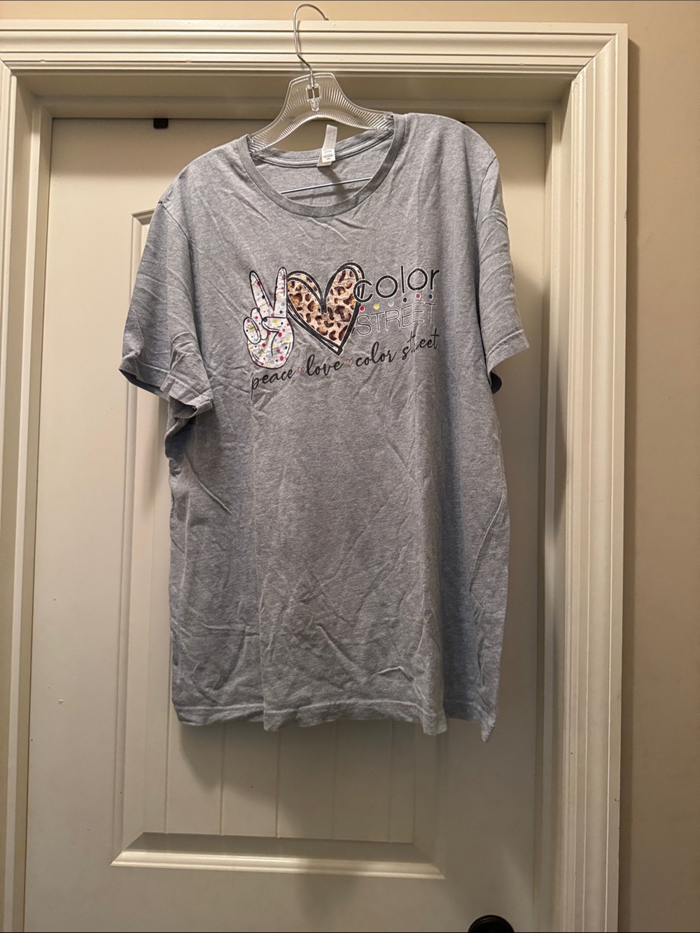 Color Street Women’s Gray Tee with Multicolor Peace & Heart Graphic